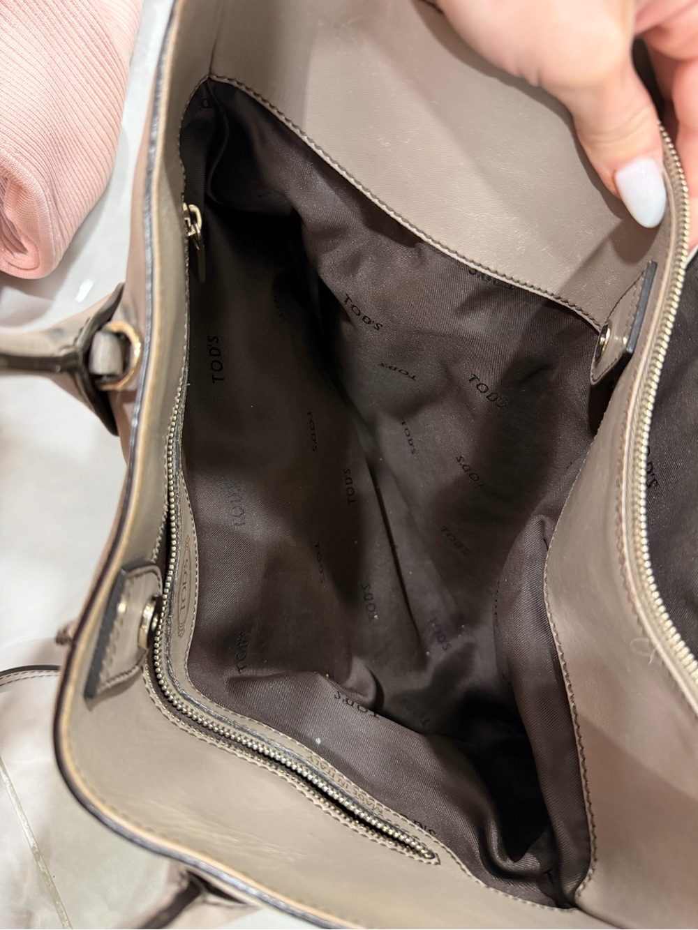 Tod's Taupe Leather Tote Bag - Picture 11 of 15